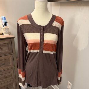 Maurice’s Long Henley Sleeve Brown Shirt